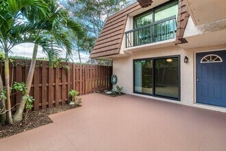 825 Center St in Jupiter, FL - Building Photo - Building Photo
