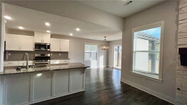 331 W Taverner Xing in Farmington, AR - Foto de edificio - Building Photo