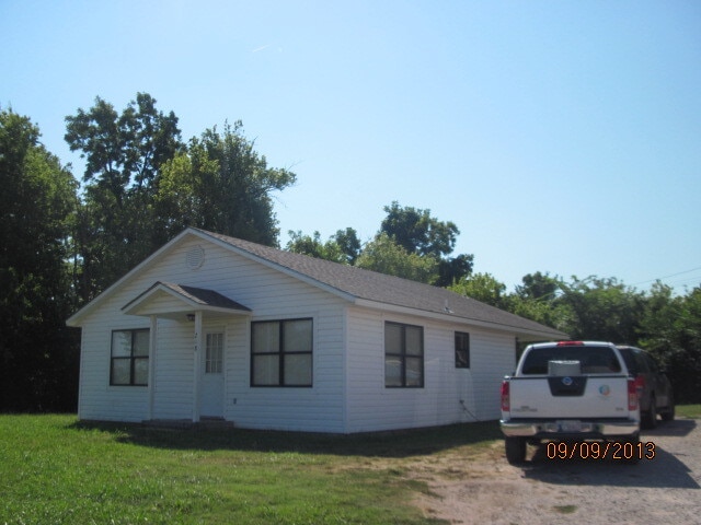 218 E Main St in Jones, OK - Building Photo - Building Photo
