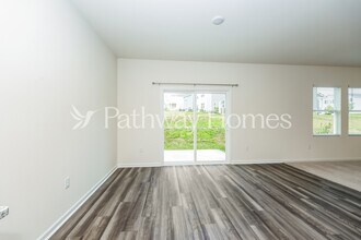 1052 Large Poppy Dr in La Vergne, TN - Building Photo - Building Photo