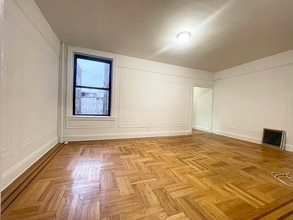 6102 43rd Ave, Unit 1 in Woodside, NY - Building Photo - Building Photo