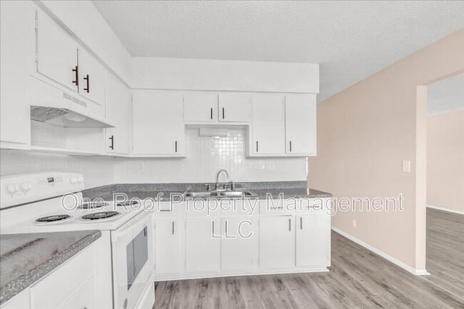 701 Linwood Dr in Harrisonville, MO - Building Photo - Building Photo