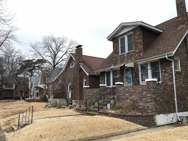 6439 Lindenwood Pl in St. Louis, MO - Building Photo - Building Photo