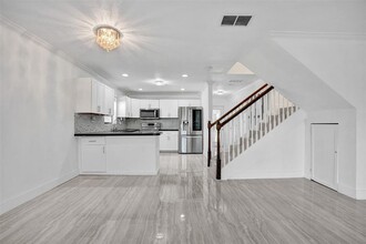 8904 SW 22nd St in Boca Raton, FL - Foto de edificio - Building Photo
