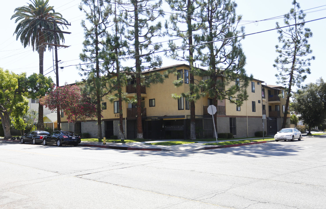 718-722 E Lomita Ave in Glendale, CA - Building Photo