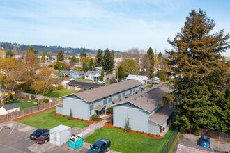 Station Place Townhomes in Sumner, WA - Building Photo - Building Photo