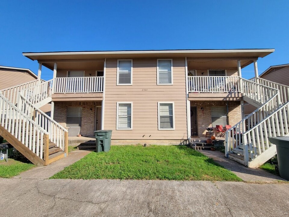 2907 Prairie Flower Cir in Bryan, TX - Building Photo
