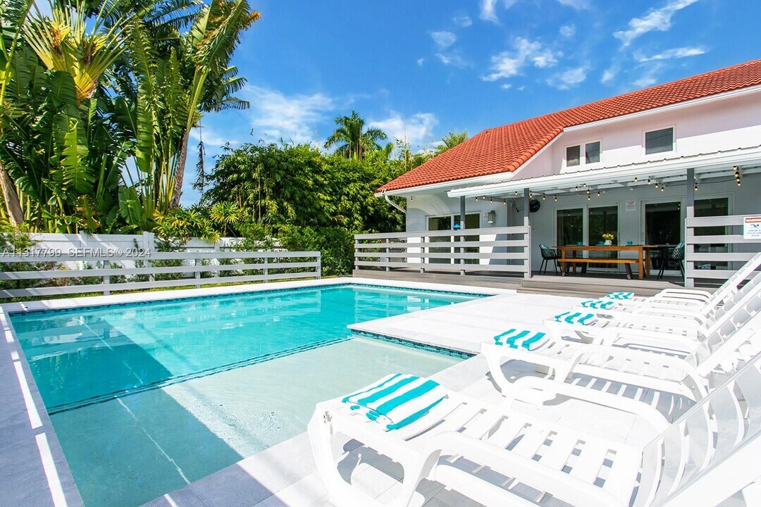 1022 Adams St in Hollywood, FL - Building Photo