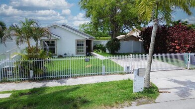 12618 SW 211th Terrace in Miami, FL - Building Photo - Building Photo