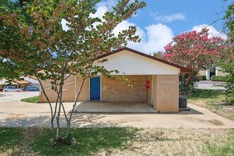 2637 W Randol Mill Rd in Arlington, TX - Building Photo - Building Photo