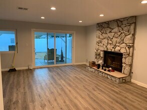 15344 Leadwell St in Van Nuys, CA - Building Photo - Building Photo