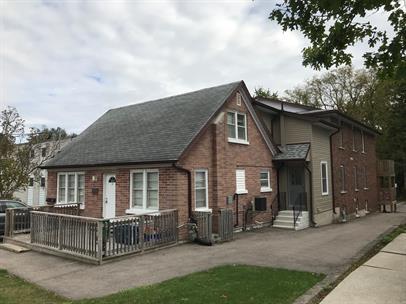 379 Erb St. W in Waterloo, ON - Building Photo