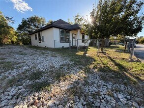 231 E O'Neal St in Wills Point, TX - Building Photo - Building Photo