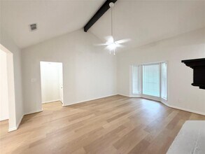 621 E Murray St in Angleton, TX - Building Photo - Building Photo