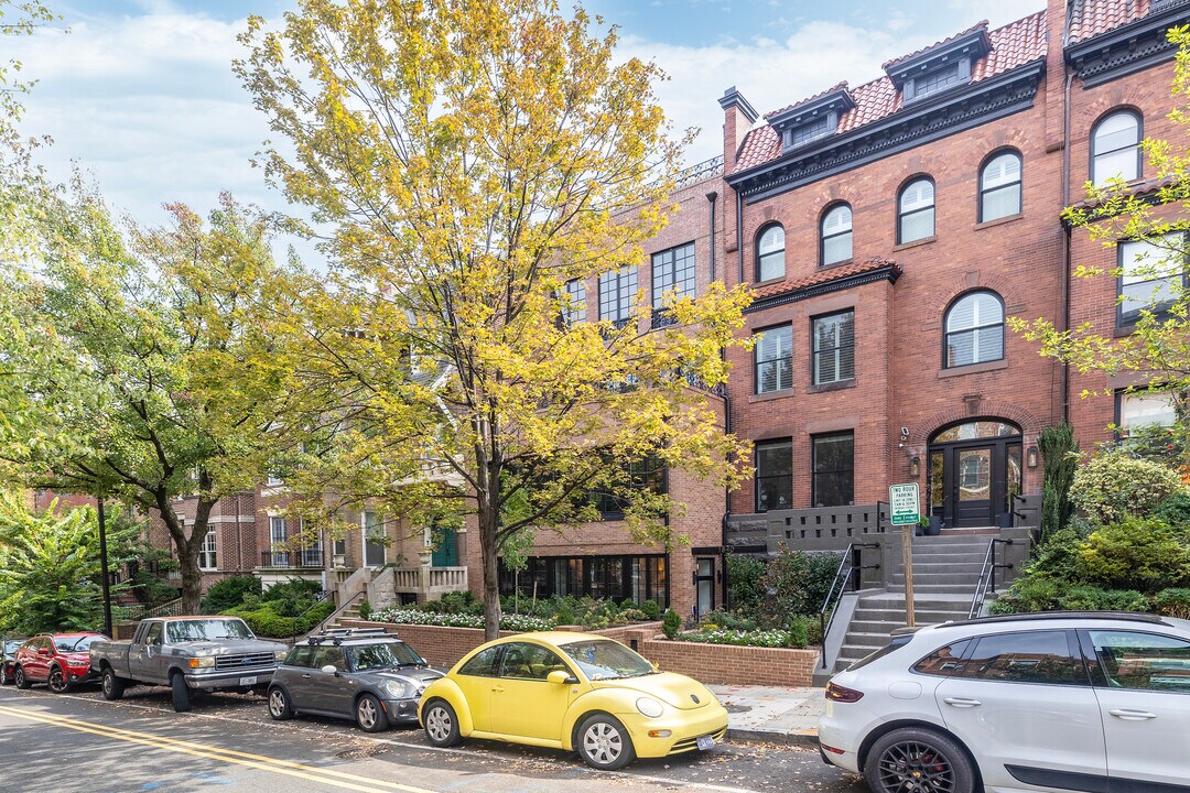 Bellton Park in Washington, DC - Building Photo