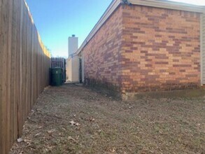 2432 Windy Pine Ln in Arlington, TX - Building Photo - Building Photo