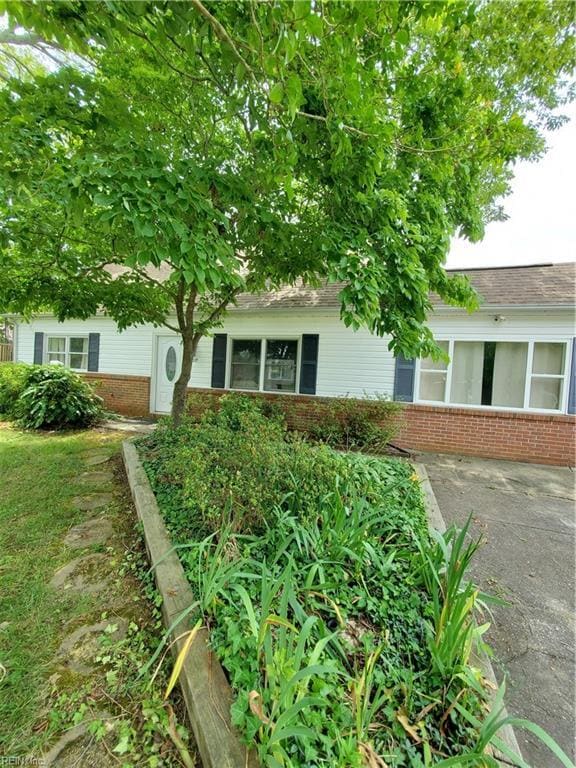 property at 1537 Selden St
