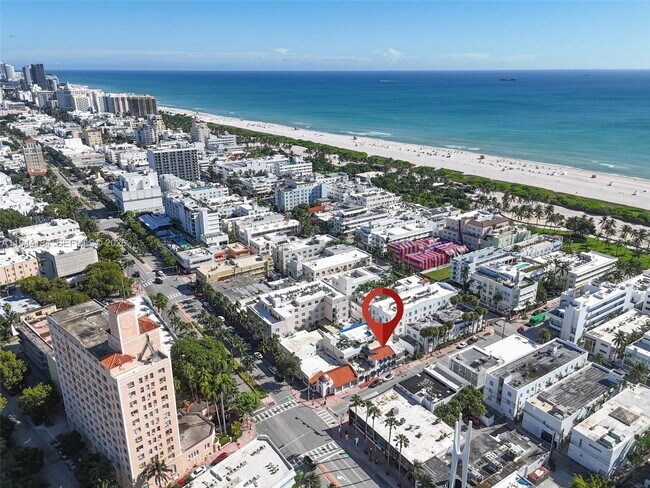 229 8th St in Miami Beach, FL - Foto de edificio - Building Photo