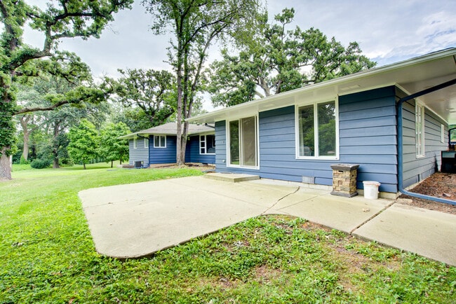 24W360 Hemlock Ln in Naperville, IL - Building Photo - Building Photo