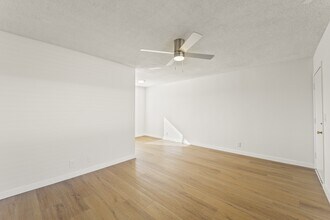 940 W Gage Ave in Los Angeles, CA - Building Photo - Building Photo