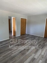 705 Hollycrest Dr in Champaign, IL - Foto de edificio - Building Photo