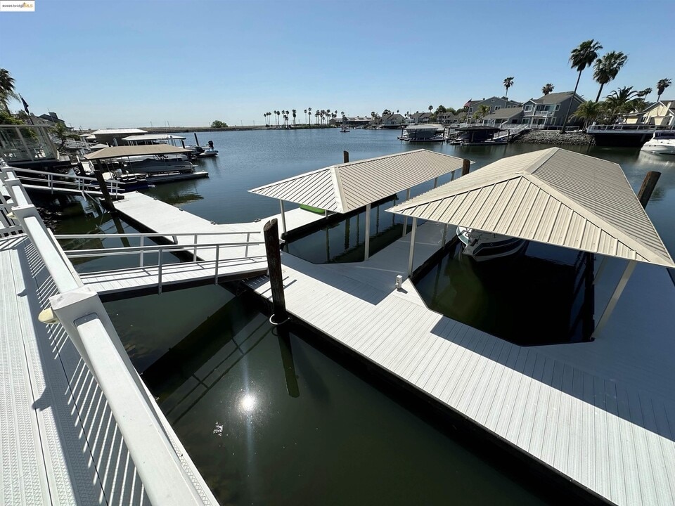 5752 Drakes Dr in Discovery Bay, CA - Building Photo