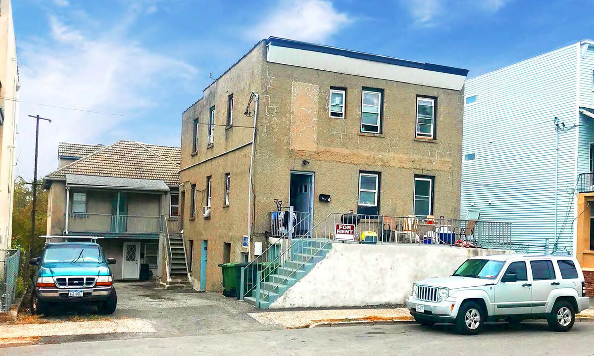 30 Martin Pl in Port Chester, NY - Building Photo