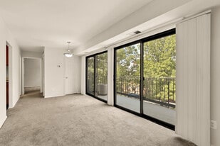5105 10th Pl S in Arlington, VA - Building Photo