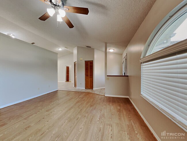 834 4th Ave N in Deltona, FL - Building Photo - Building Photo