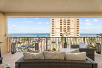 932 1st St N in Jacksonville Beach, FL - Foto de edificio - Building Photo