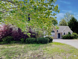 910 Harbins View Dr in Dacula, GA - Building Photo