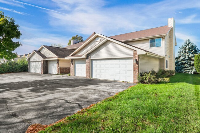 838 N Thompson Dr, Unit 2 in Madison, WI - Building Photo - Building Photo