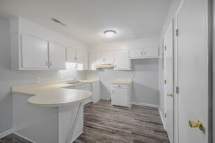 Silkwood Apartments in Orangeburg, SC - Building Photo