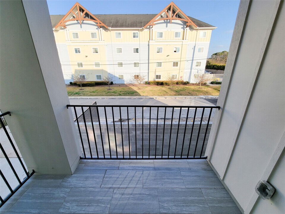 7703 Earl Rudder Wy in Houston, TX - Building Photo