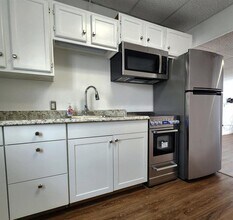 5017 Rowena Ave in Austin, TX - Building Photo - Building Photo