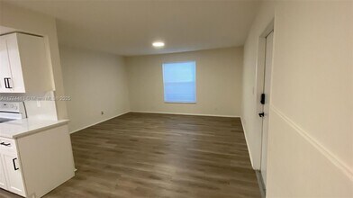 8303 W Sample Rd in Coral Springs, FL - Building Photo - Building Photo
