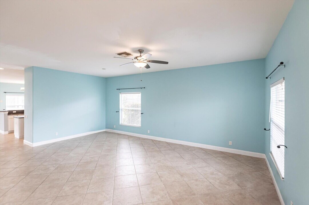 2201 Cape Heather Cir in Cape Coral, FL - Building Photo