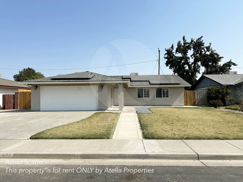 920 Ross Way in Hanford, CA - Building Photo