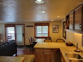 2821 Basingdale Blvd in Vail, CO - Foto de edificio - Building Photo