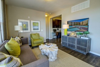 2785 Speer Blvd in Denver, CO - Building Photo - Interior Photo