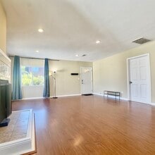 8109 Ney Ave in Oakland, CA - Foto de edificio - Building Photo