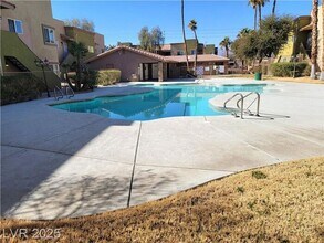 1842 N Decatur Blvd in Las Vegas, NV - Building Photo - Building Photo