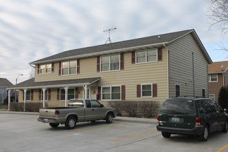 1414 S 14th St in St. Charles, IL - Foto de edificio - Building Photo