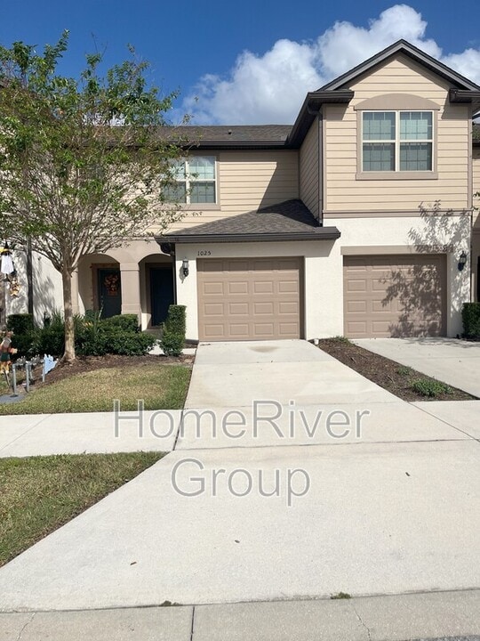 1025 Pavia Dr in Apopka, FL - Building Photo