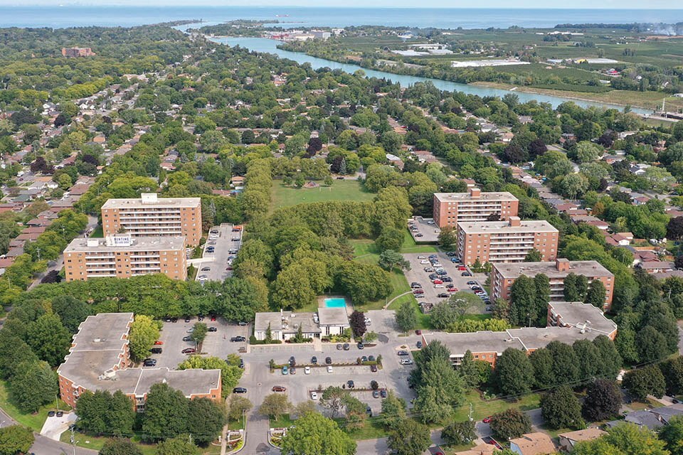 St. Lawrence Village in St Catharines, ON - Building Photo