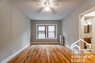 1154 N Dearborn St, Unit 214 in Chicago, IL - Building Photo - Building Photo