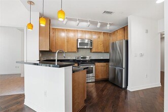 500 Throckmorton St in Fort Worth, TX - Foto de edificio - Building Photo