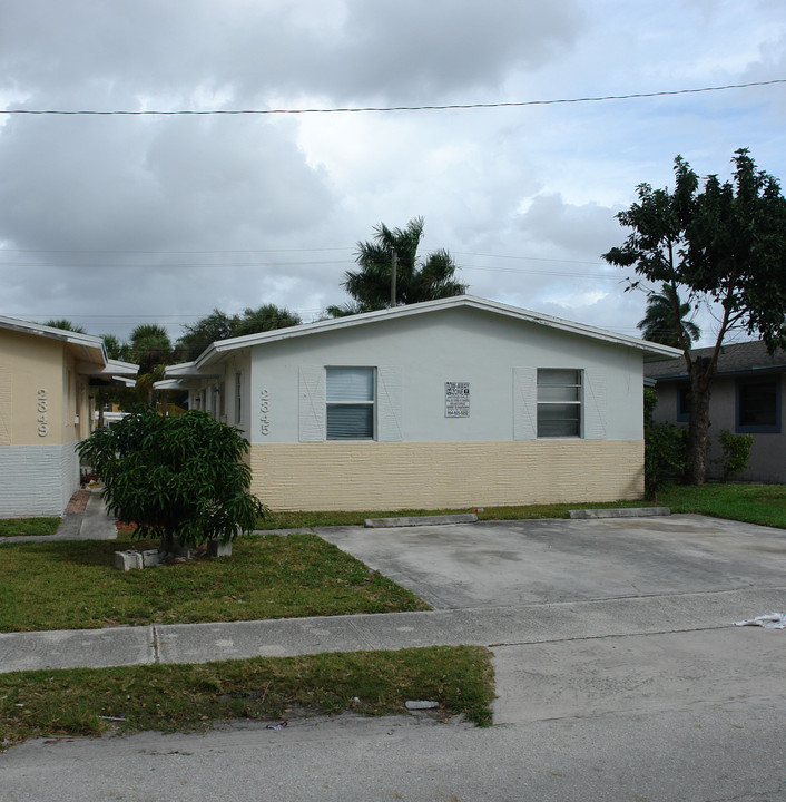 2345-2349 Farragut St in Hollywood, FL - Building Photo