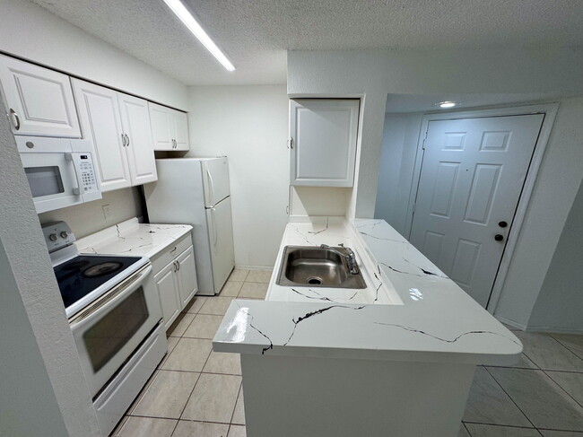 2866 S University Dr, Unit #5107 in Davie, FL - Foto de edificio - Building Photo