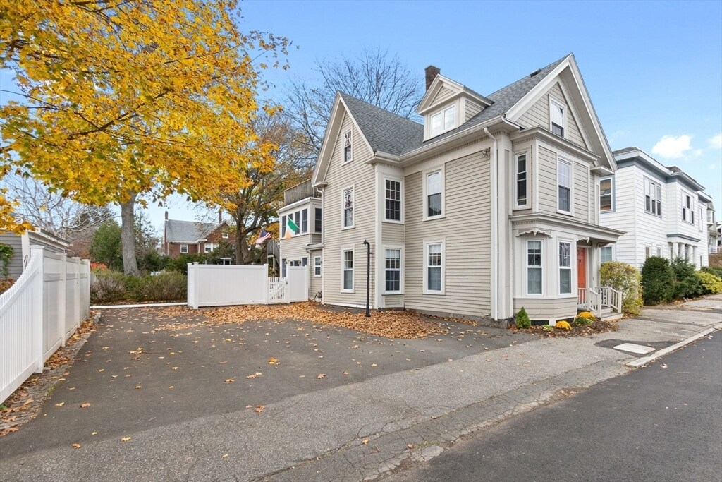 23 Thorndike St in Beverly, MA - Building Photo